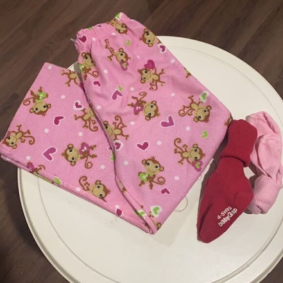 Toddler pj pants & socks bundle. 4-5t - Picture 2 of 2